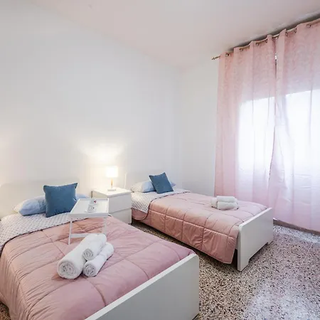 Smart Near Policlinico & Center ゲストハウス *