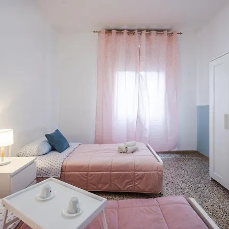 ゲストハウス Smart Near Policlinico & Center モデナ