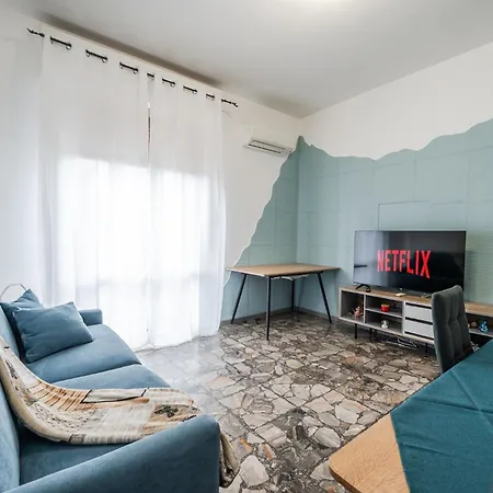 ゲストハウス Smart Near Policlinico & Center *