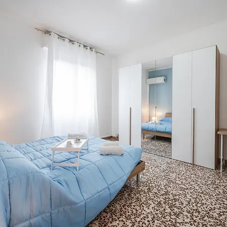 ゲストハウス Smart Near Policlinico & Center